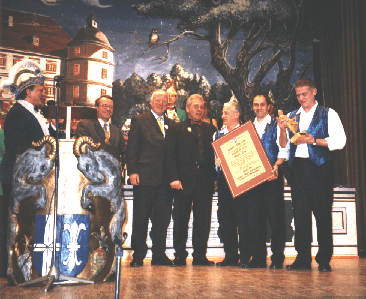 Wasentrio mit OB Jupp Offele und MdL Dr. Erwin Vetter bei der Verleihung des Trommlers